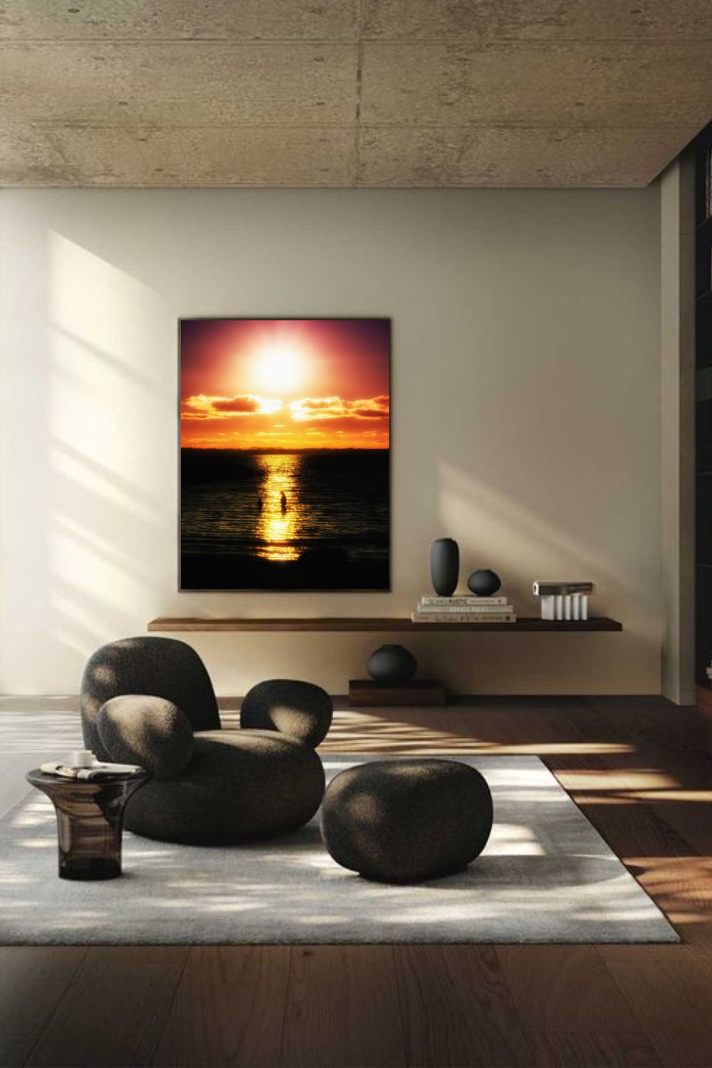 Tirage photo fine art coucher de soleil au lac de Sanguinet avec deux silhouettes dans l’eau et reflets doré