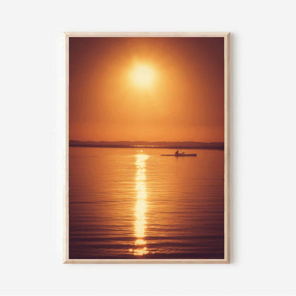 Tirage photo fine art coucher de soleil au lac de Sanguinet avec kayakiste silhouette sur eau dorée