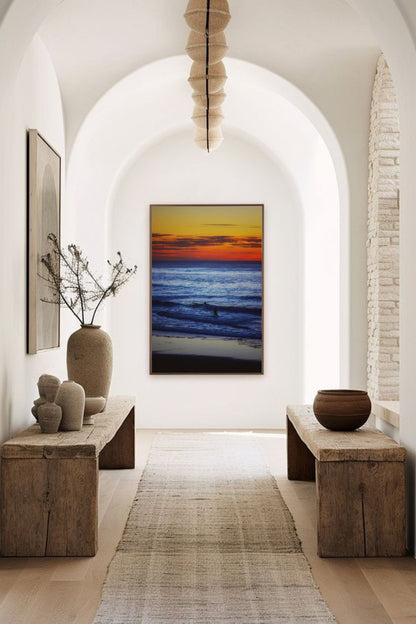 Tirage photo fine art coucher de soleil à Biscarrosse Plage avec surfeur et reflets colorés sur l’eau