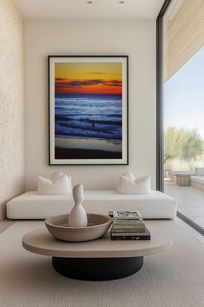 Tirage photo fine art coucher de soleil à Biscarrosse Plage avec surfeur et reflets colorés sur l’eau