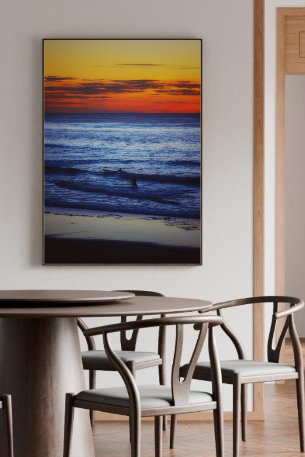 Tirage photo fine art coucher de soleil à Biscarrosse Plage avec surfeur et reflets colorés sur l’eau