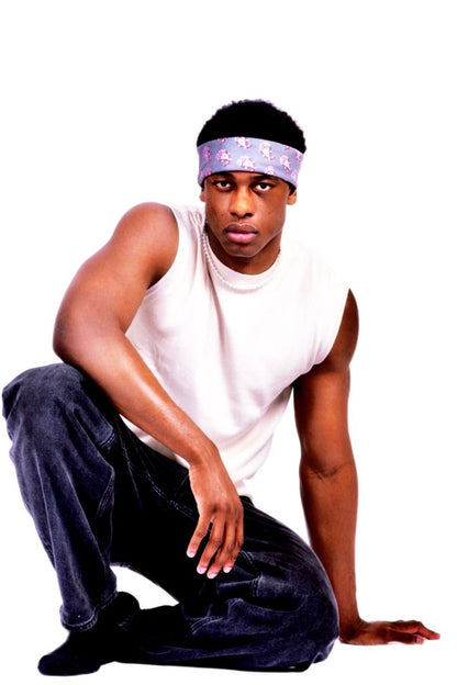 homme noir porte un bandana gris paisley coton Valrôme made in France motif provencaux